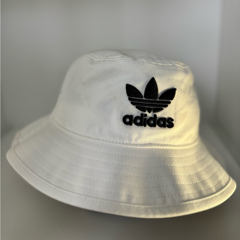 Adidas white bucket hat (one size unisex)